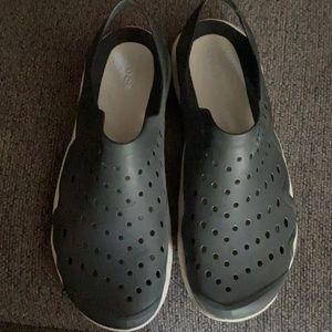 Crocs men size 7